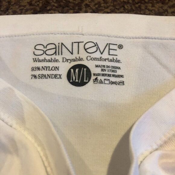 Women's Seamless Strapless Wire-Free Tube Top Bra.         AW - Picture 2 of 5